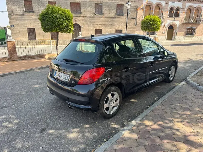 Usado Peugeot 207 95 CV (69 kW) 2009 Negro Berlina