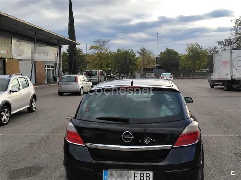 Usado Opel Astra Edition 103 CV (75 kW) 2006 Negro Berlina