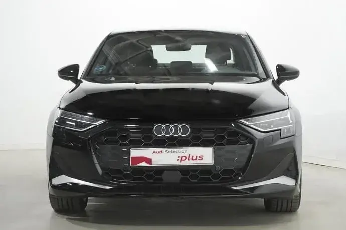 Usado Audi A3 Advanced 116 CV (85 kW) 2025 Negro Berlina
