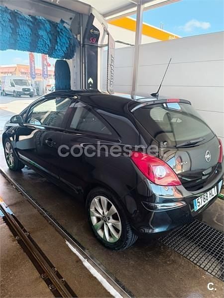 Usado Opel Corsa Selective 95 CV (69 kW) 2012 Negro Utilitario