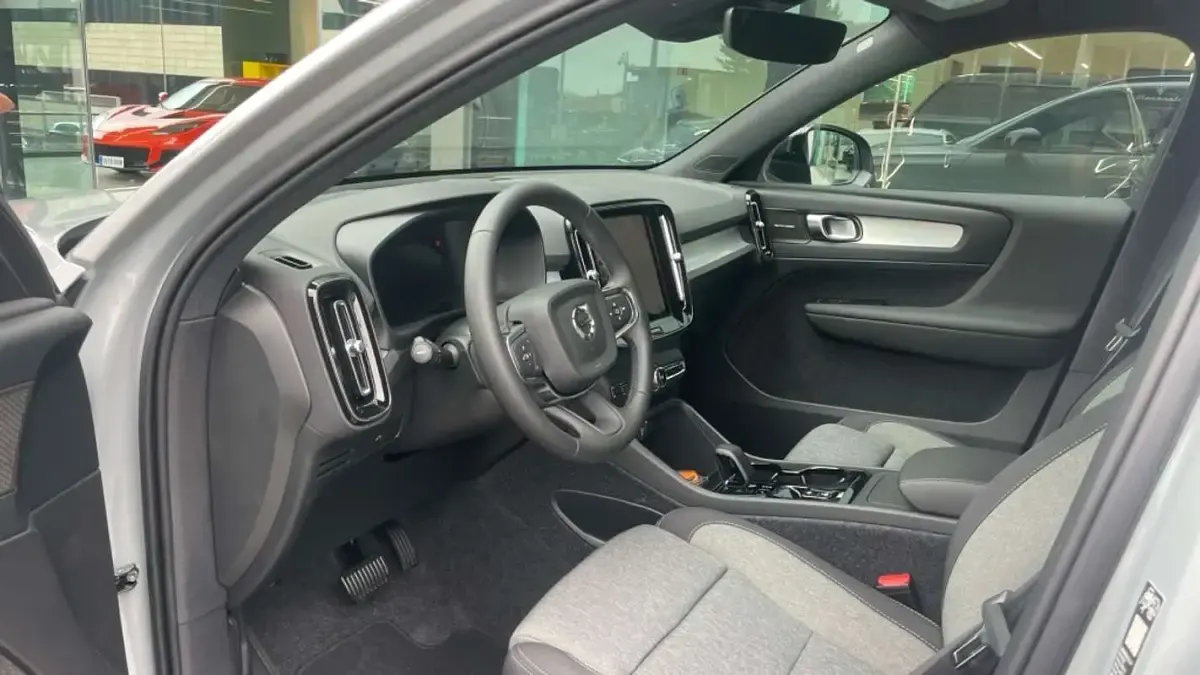Nuevo Volvo XC40 Plus 163 CV (119 kW) 2026 Gris SUV