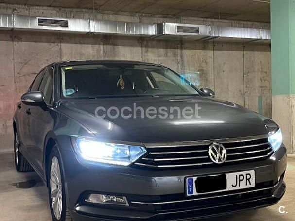 Gris / plata Usado 2016 VW Passat Advance Berlina | 7500 € (Precio justo) - Imagen 1/4