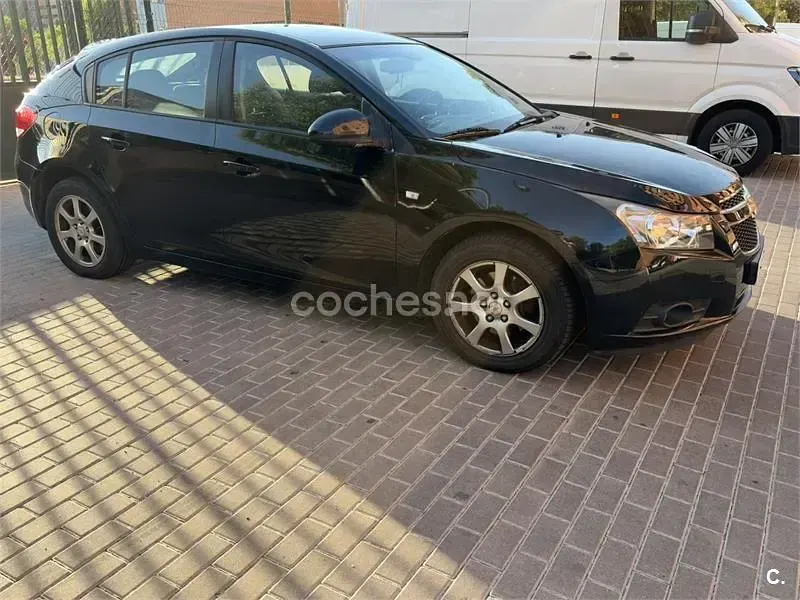 Usado Chevrolet Cruze LT 163 CV (119 kW) 2012 Negro Berlina