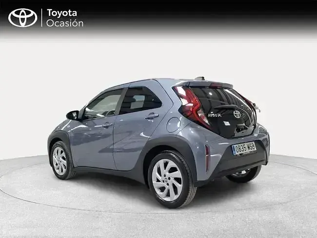 Begagnad Toyota Aygo X Play 72 HK (52 kW) 2024 Grå SUV