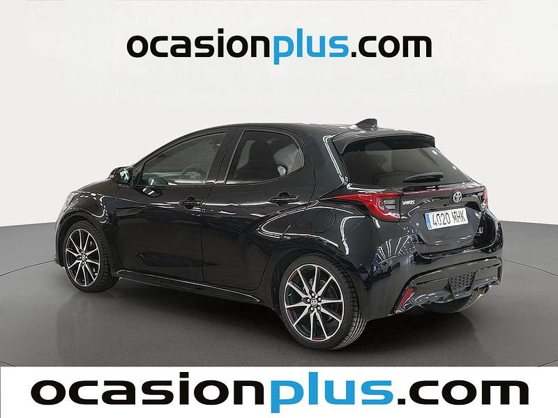 Usado Toyota Yaris Hybrid Sport 116 CV (85 kW) 2023 Negro Berlina