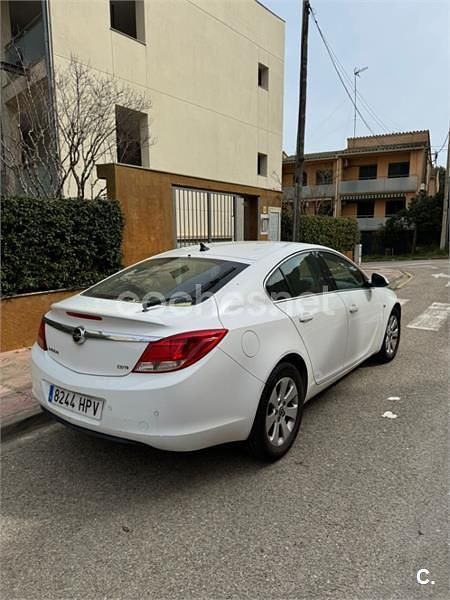 Usado Opel Insignia Business 130 CV (95 kW) 2013 Blanco Familiar