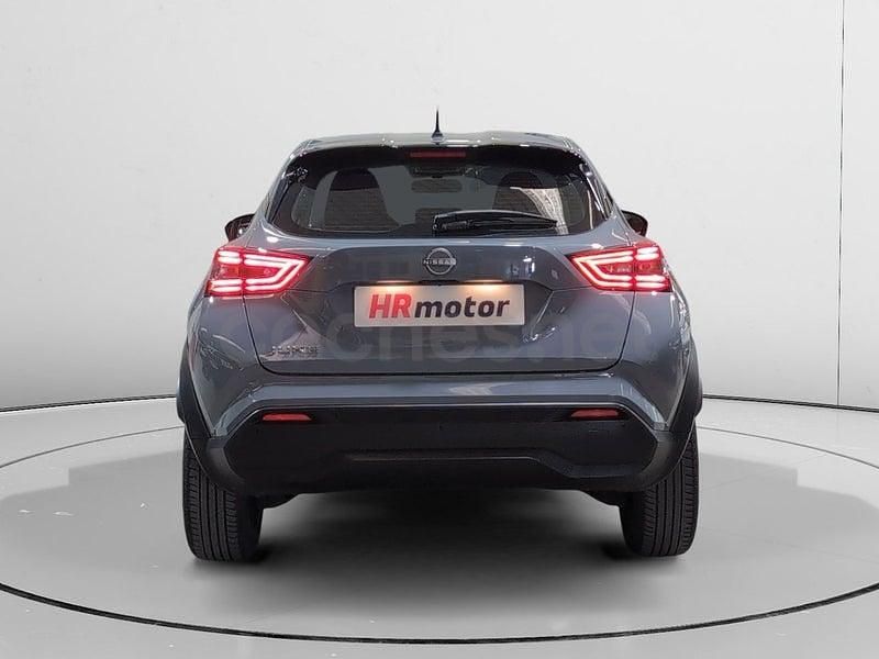 Usado Nissan Juke Acenta 114 CV (83 kW) 2023 Gris / plata SUV