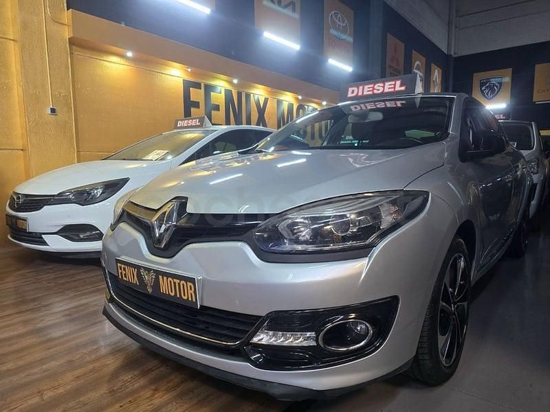 Usado Renault Mégane Bose Edition 110 CV (80 kW) 2015 Gris / plata Berlina