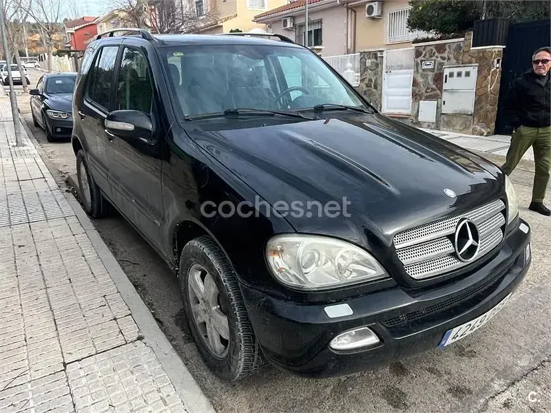 Usado Mercedes ML270 Edition 163 CV (119 kW) 2005 Negro SUV