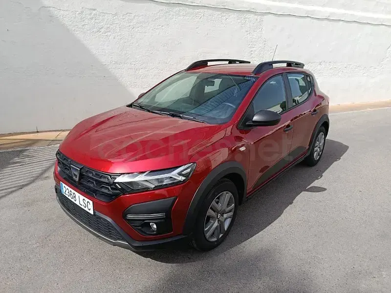 Usado Dacia Sandero Comfort 91 CV (66 kW) 2021 Granate Berlina