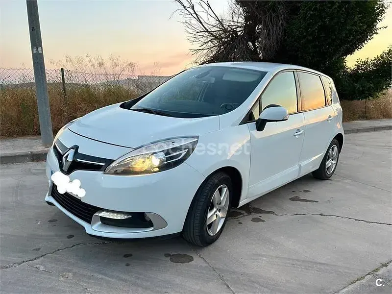 Usado Renault Scénic III 95 CV (69 kW) 2016 Blanco Monovolumen