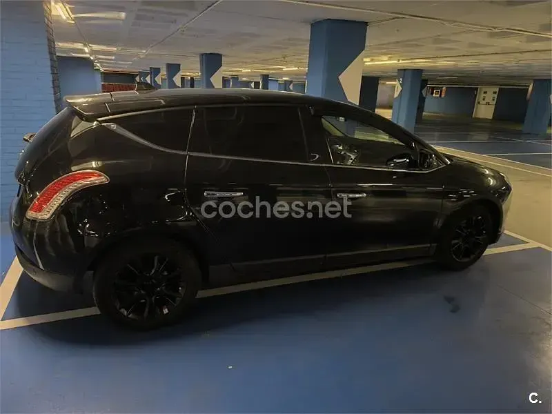 Usado Lancia Delta 120 CV (88 kW) 2010 Negro Utilitario