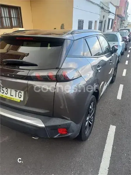 Usado Peugeot 2008 Active 110 CV (80 kW) 2021 Negro SUV