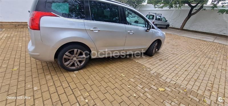 Usado Peugeot 5008 Premium 112 CV (82 kW) 2012 Gris / plata Monovolumen