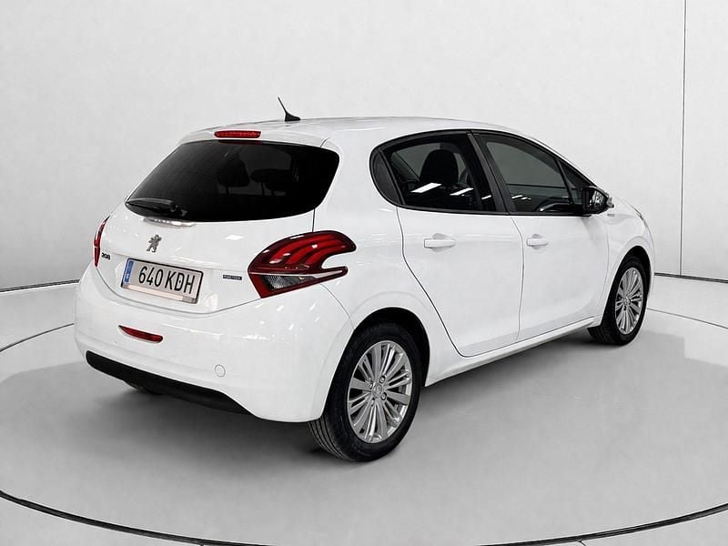Usado Peugeot 208 Style 82 CV (60 kW) 2017 Blanco Utilitario