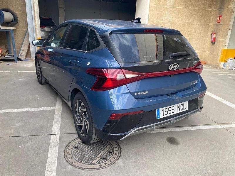 Usado Hyundai i20 100 CV (73 kW) 2025 Azul Utilitario