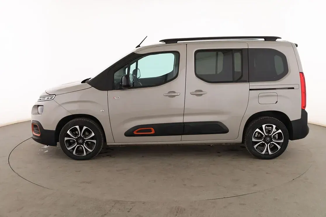 Usado Citroën Berlingo Shine 131 CV (96 kW) 2021 Gris Monovolumen