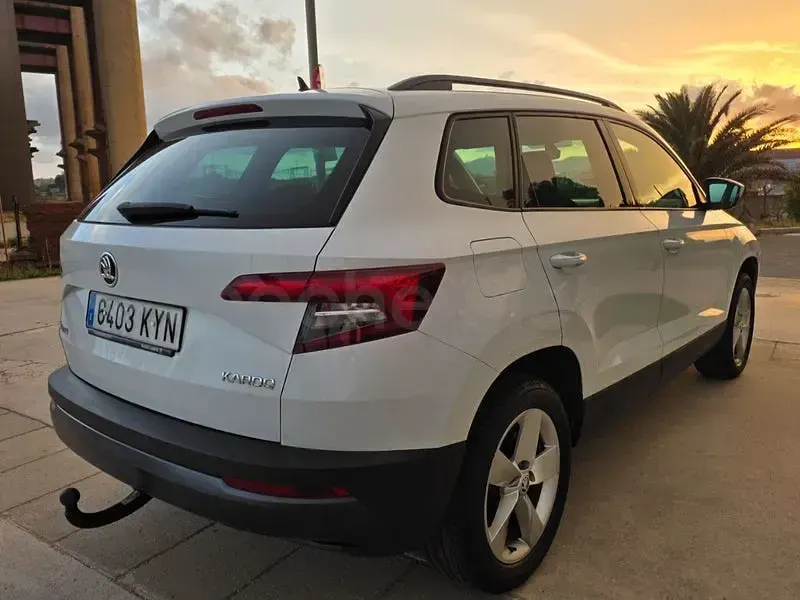 Usado Skoda Karoq Style 150 CV (110 kW) 2019 Blanco SUV