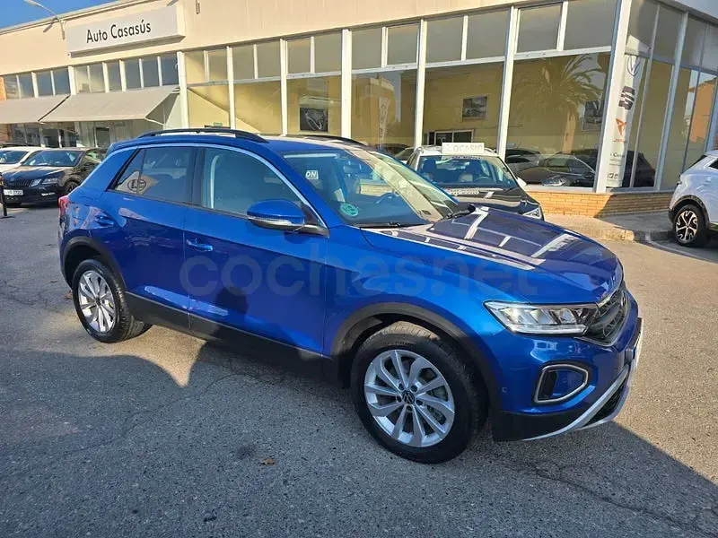 Usado VW T-Roc Life 150 CV (110 kW) 2025 Azul SUV