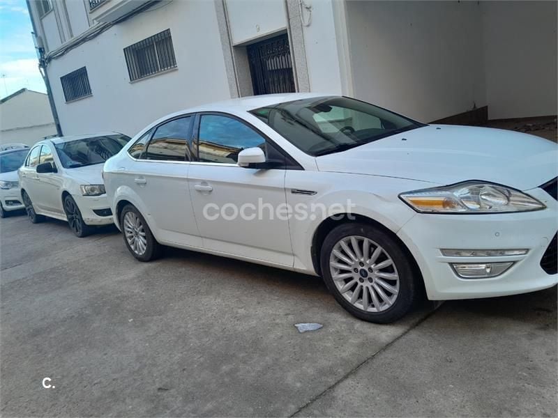 Usado Ford Mondeo Limited 115 CV (84 kW) 2012 Blanco Berlina