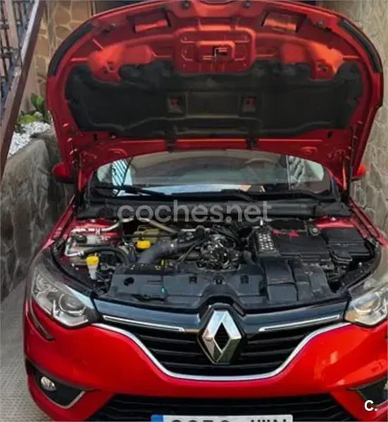 Usado Renault Mégane Intens 100 CV (73 kW) 2017 Rojo Berlina