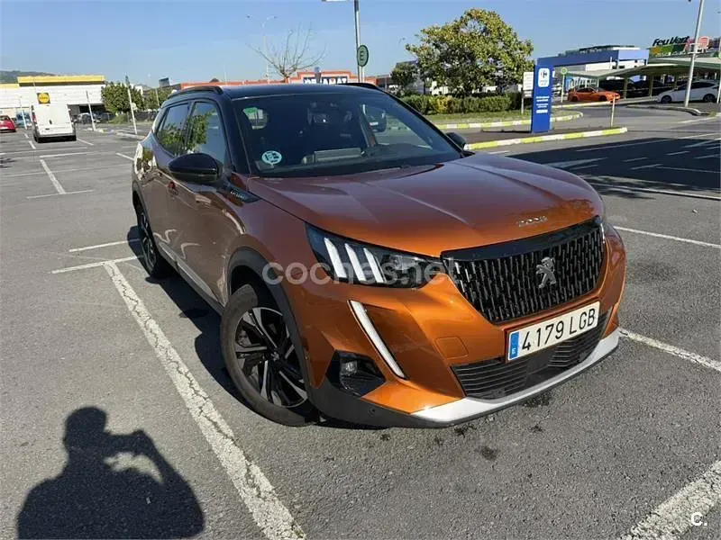 Usado Peugeot 2008 GT-line 130 CV (95 kW) 2020 Naranja SUV