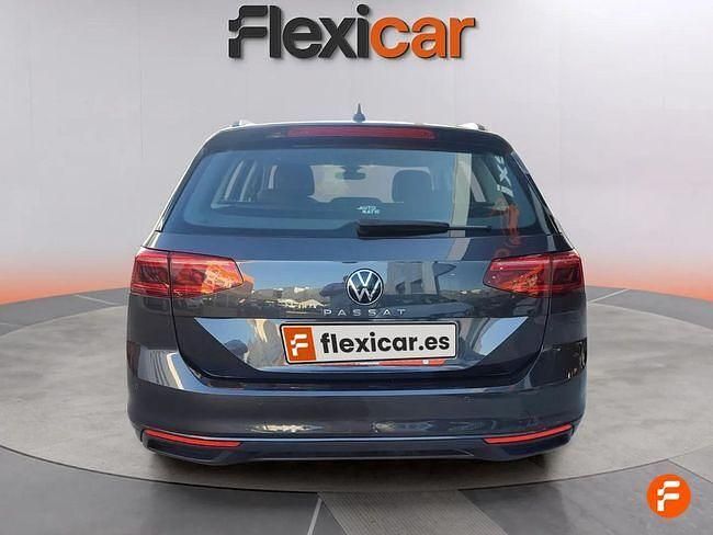 Usado VW Passat 122 CV (89 kW) 2021 Gris Familiar