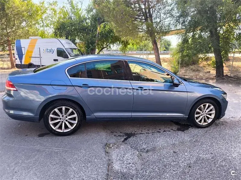 Usado VW Passat Advance 150 CV (110 kW) 2015 Azul Berlina