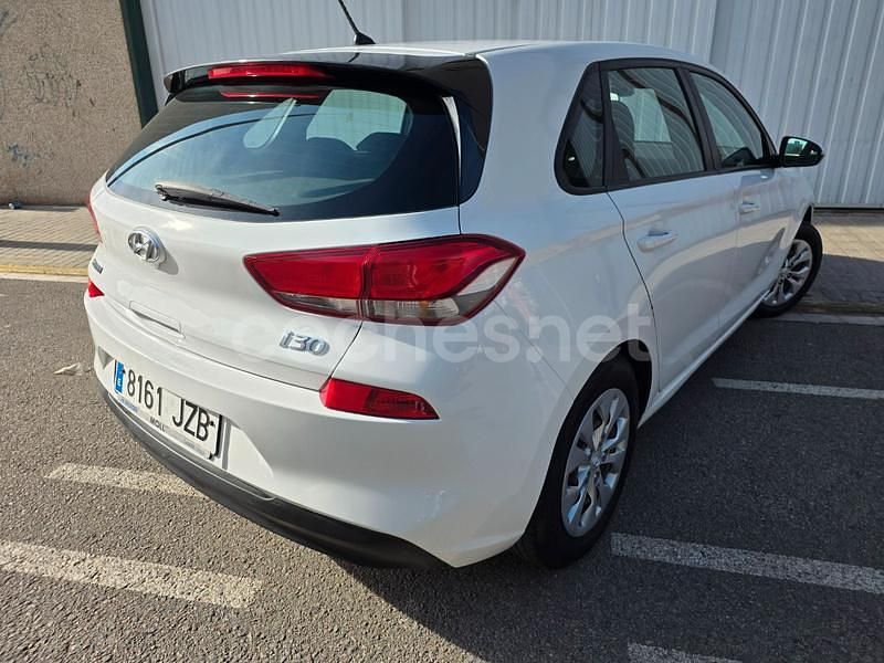 Usado Hyundai i30 120 CV (88 kW) 2017 Blanco Berlina