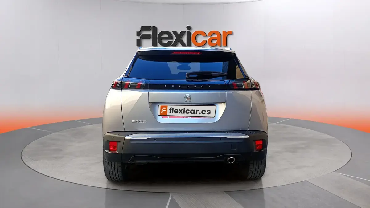 Usado Peugeot 2008 Allure 131 CV (96 kW) 2023 Gris SUV