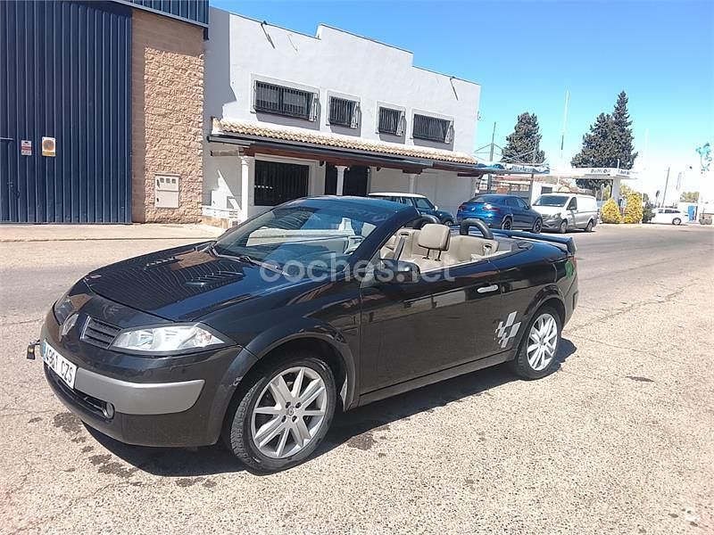 Usado Renault Mégane Cabriolet Dynamique 120 CV (88 kW) 2004 Negro Descapotable
