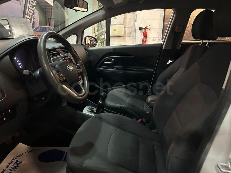 Usado Kia Rio 85 CV (62 kW) 2014 Blanco Berlina