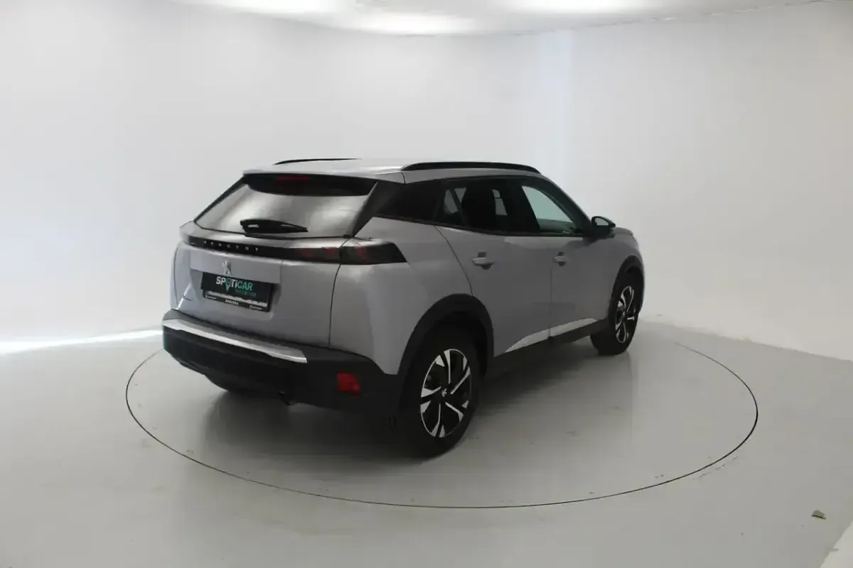 Usado Peugeot 2008 Allure 101 CV (74 kW) 2022 Gris SUV