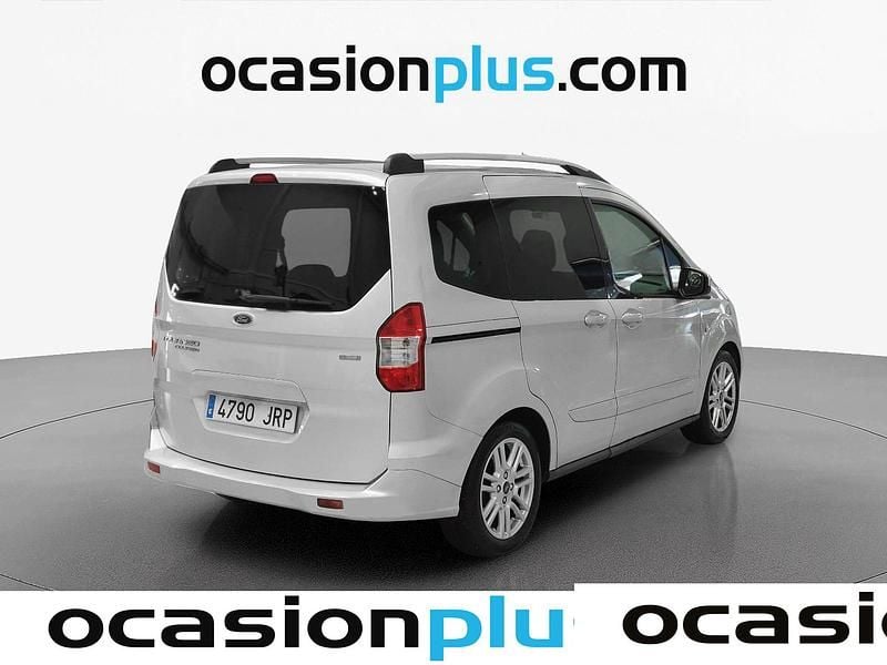 Usado Ford Tourneo Courier Titanium 102 CV (75 kW) 2016 Gris plata Monovolumen