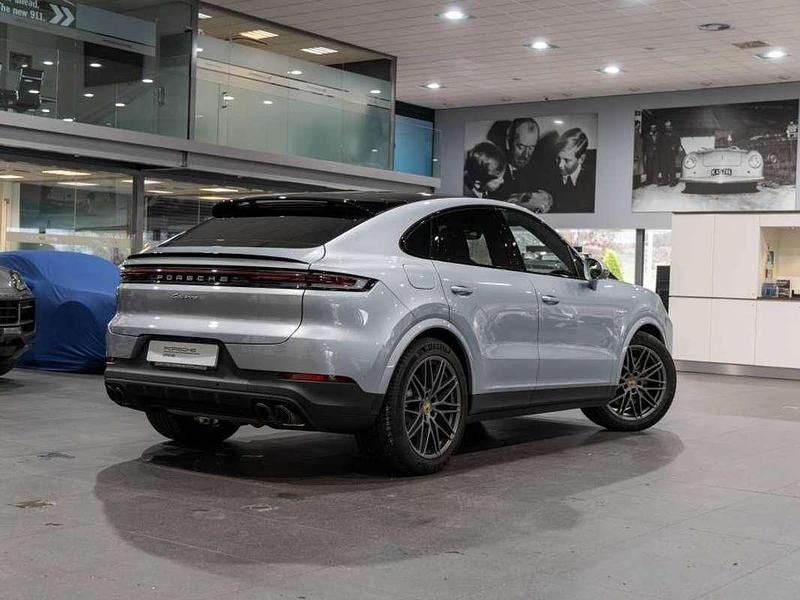 Usado Porsche Cayenne 470 CV (345 kW) 2025 Plateado SUV