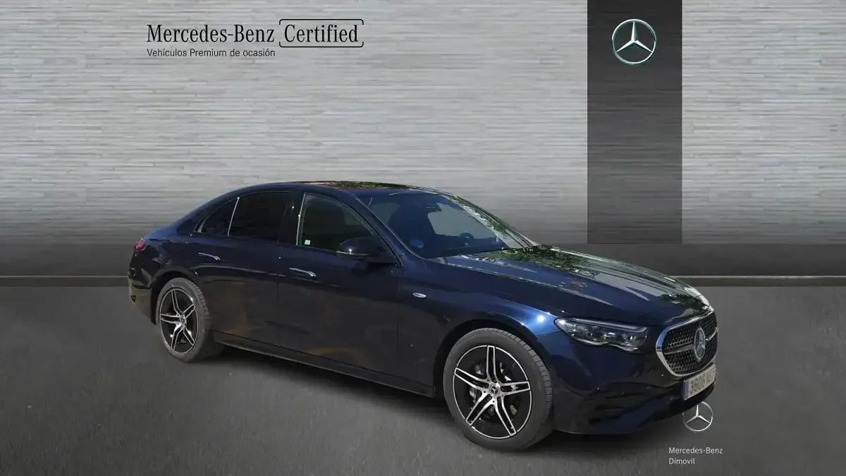 Usado Mercedes E300 313 CV (230 kW) 2025 Gris / plata Berlina