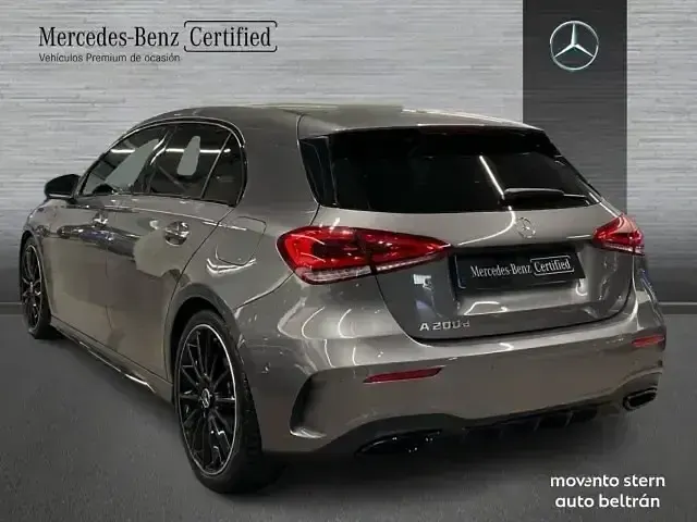 Usado Mercedes A200 AMG line 150 CV (110 kW) 2022 Gris / plata Berlina