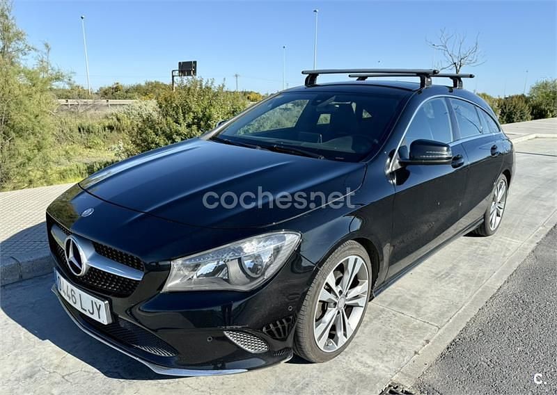 Usado Mercedes CLA200 Shooting Brake Urban 136 CV (100 kW) 2017 Negro Familiar