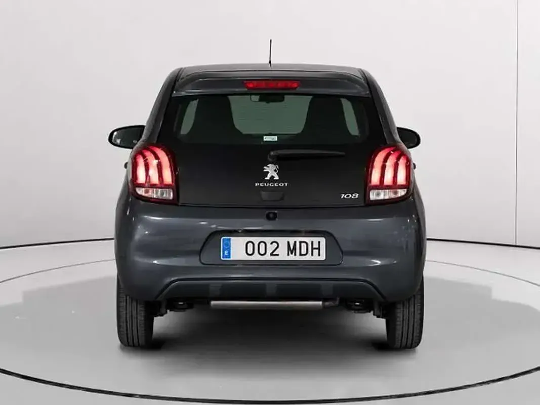 Usado Peugeot 108 Active 72 CV (52 kW) 2021 Gris Utilitario