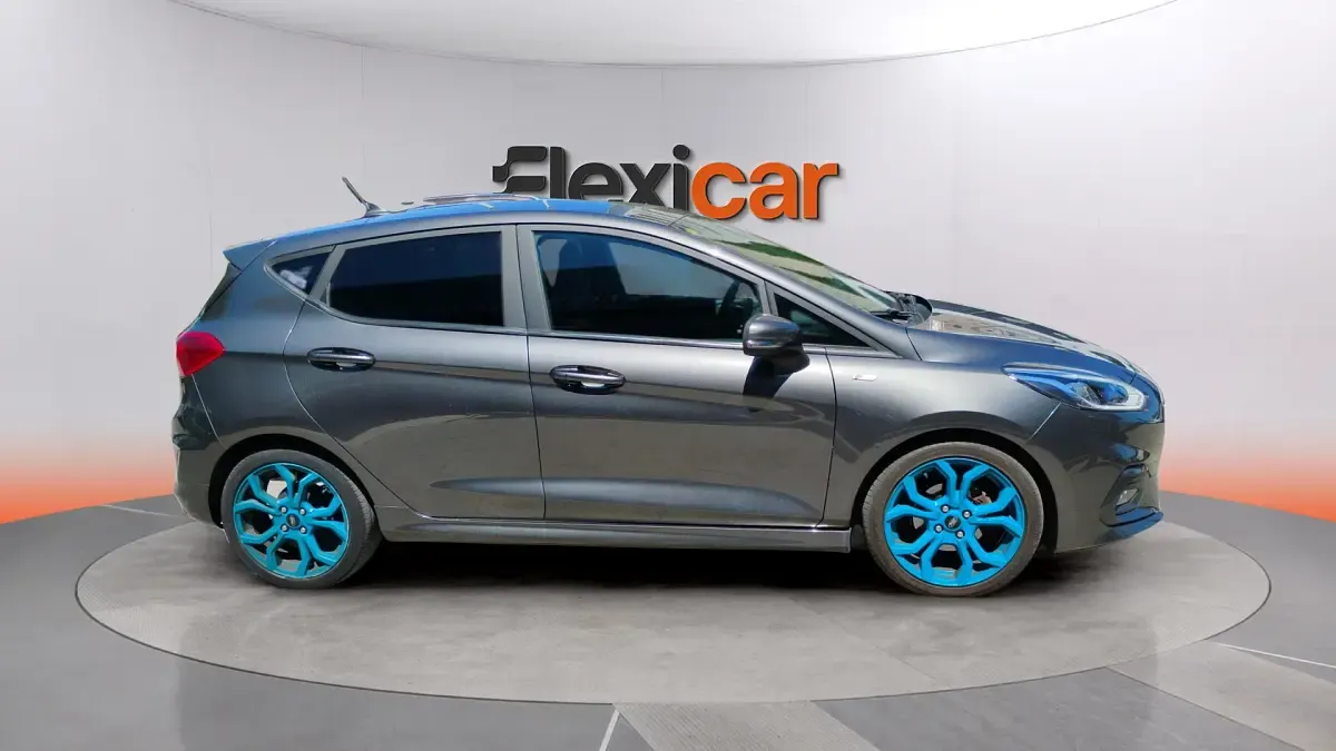 Usado Ford Fiesta Active 95 CV (69 kW) 2020 Gris Utilitario