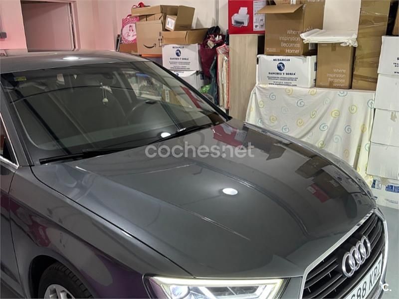 Usado Audi A3 116 CV (85 kW) 2018 Gris / plata Berlina