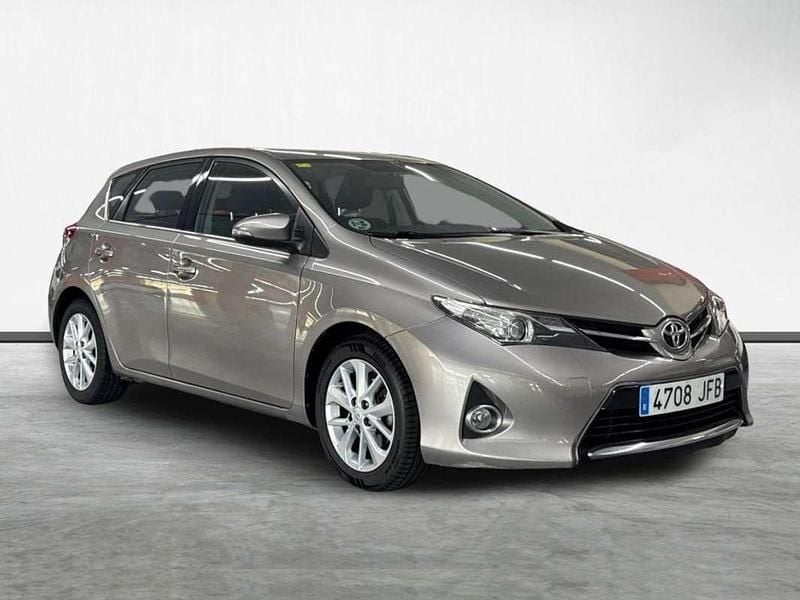 Usado Toyota Auris Active 90 CV (66 kW) 2015 Marrón Utilitario