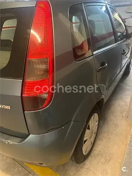 Usado Ford Fiesta Ambiente 68 CV (50 kW) 2003 Verde Utilitario