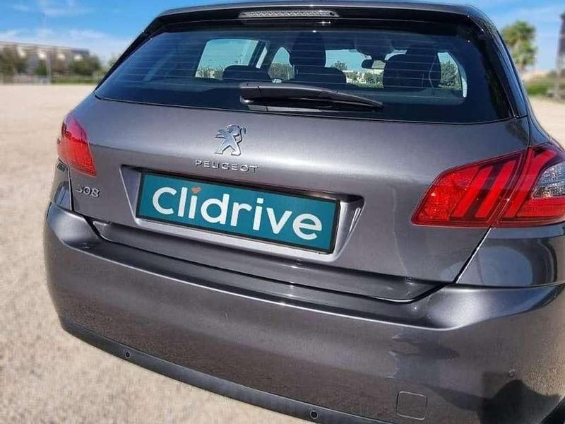 Usado Peugeot 308 Allure 110 CV (80 kW) 2020 Gris Utilitario