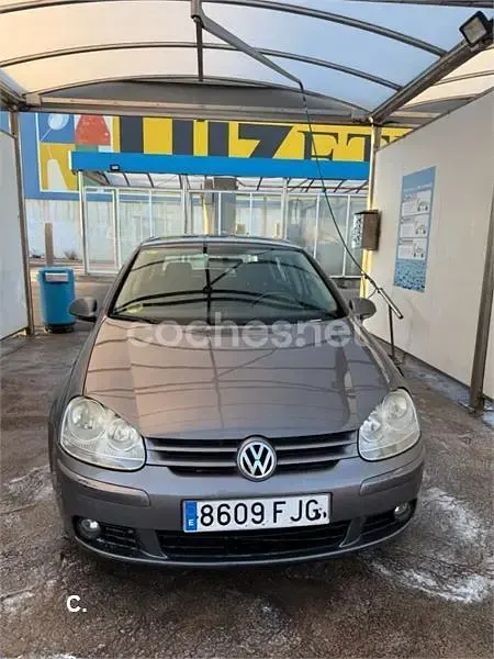 Usado VW Golf IV Highline 140 CV (102 kW) 2006 Gris / plata Berlina