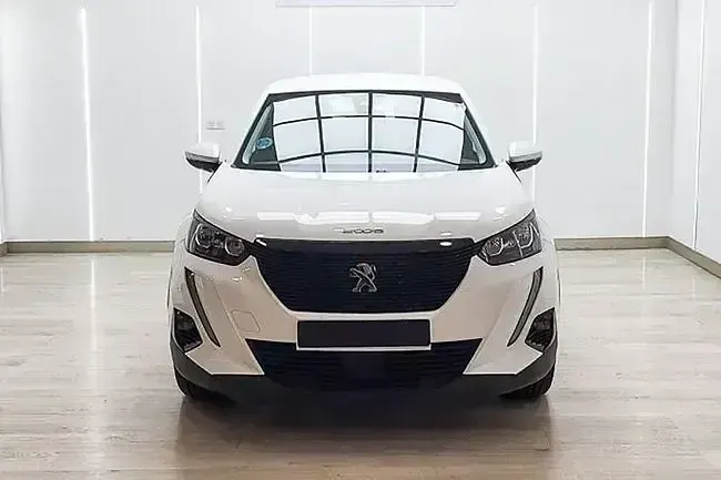 Usado Peugeot 2008 Active 100 CV (73 kW) 2023 Blanco SUV
