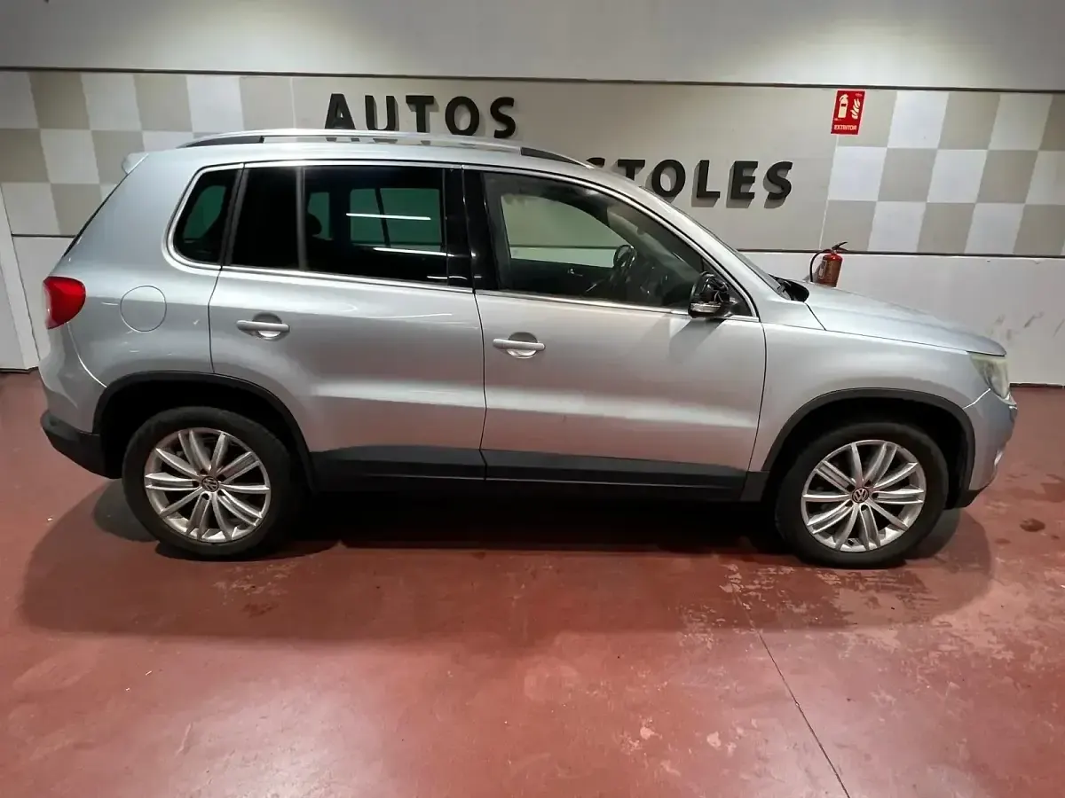 Usado VW Tiguan 140 CV (102 kW) 2008 Gris / plata SUV