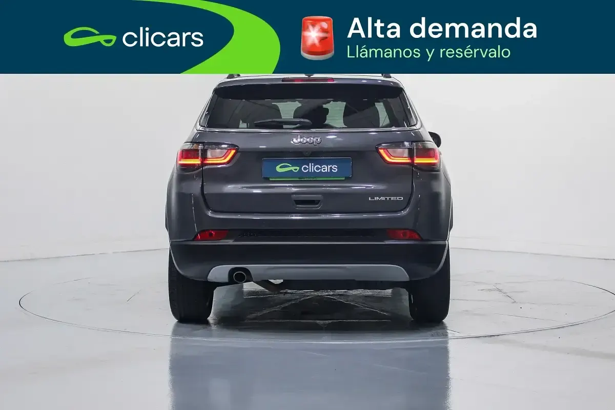 Usado Jeep Compass Limited 130 CV (95 kW) 2021 Gris / plata SUV