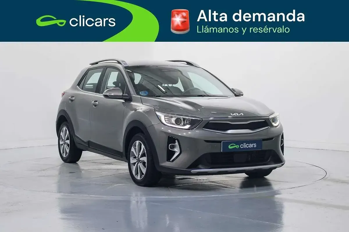 Usado Kia Stonic 120 CV (88 kW) 2023 Gris SUV