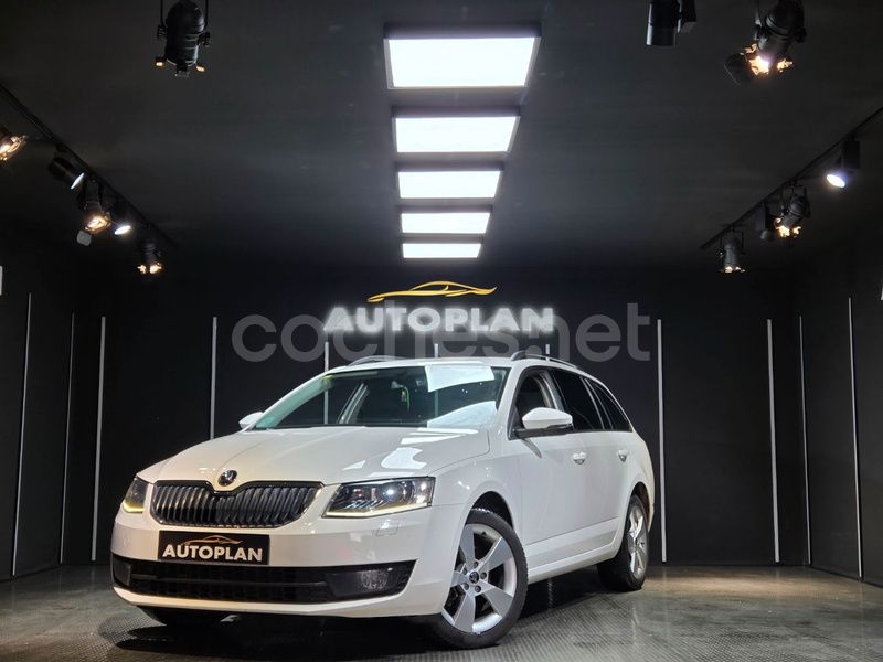 Blanco Usado 2015 Skoda Octavia Ambition Familiar | 9990 € (Precio justo) - Imagen 1/4